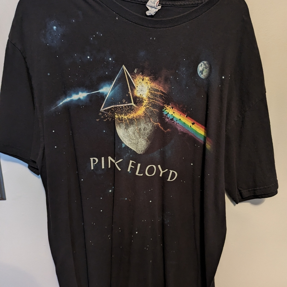 Pink Floyd shirt